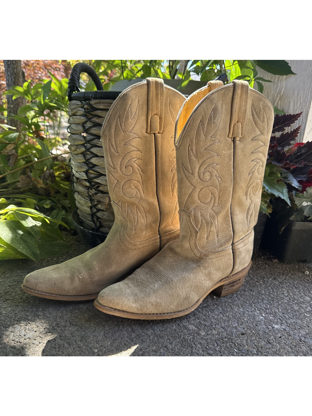 Vintage Women's ACME Tan Suede Size 8 1/2 Cowboy Boots USA Pointed Toe Western